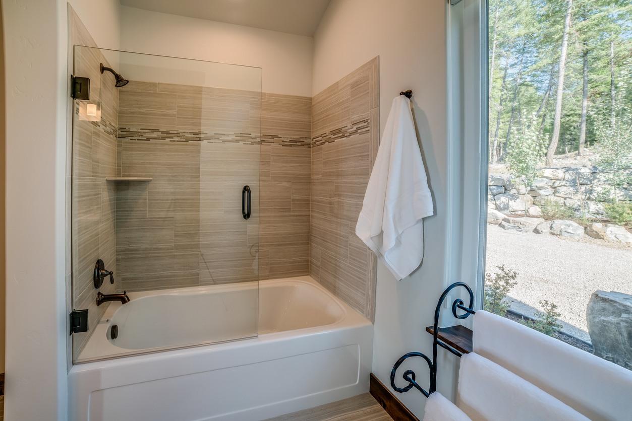 Shower & Tub Installation in Mercedes
